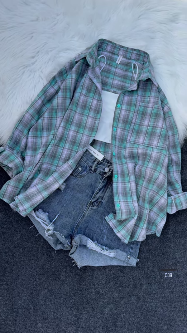 1101-2.png Plaid Oversized Shirt with Ripped Denim Shorts – Casual Street Style Combo for Women