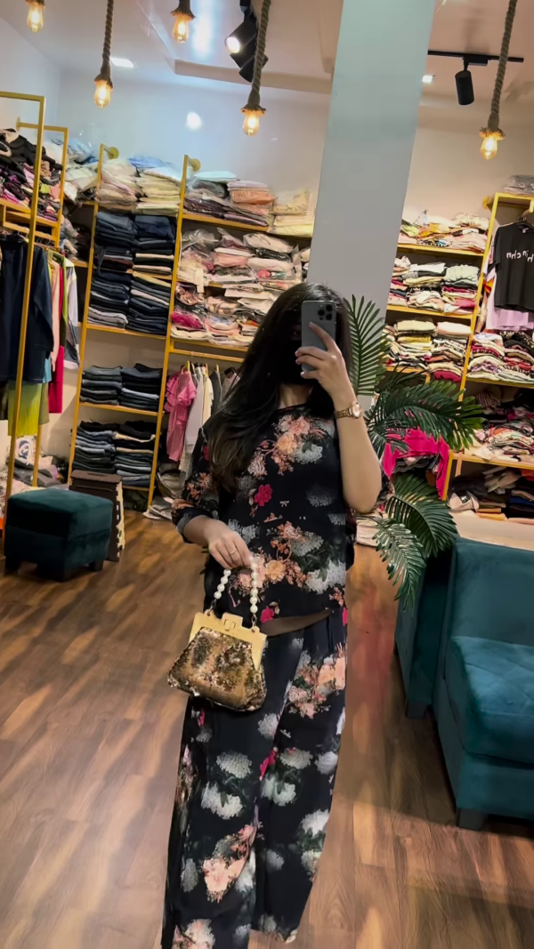 Women’s Multicolor Printed Kurta with Pearl Handle Mini Bag – Ethnicwear Store Mirror Portrait Look