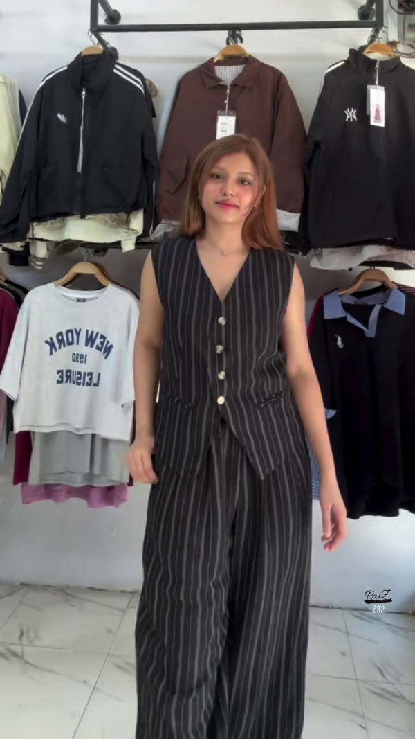 562-4.png White Striped Co-ord Set with Sleeveless Vest & Wide-Leg Pants