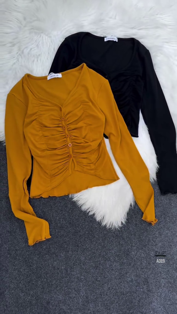 Women’s Ruched Button-Front Long Sleeve Crop Top