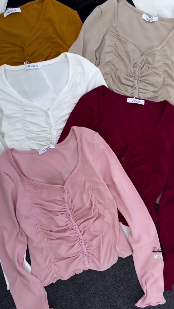 Women’s Ruched Button-Front Long Sleeve Crop Top