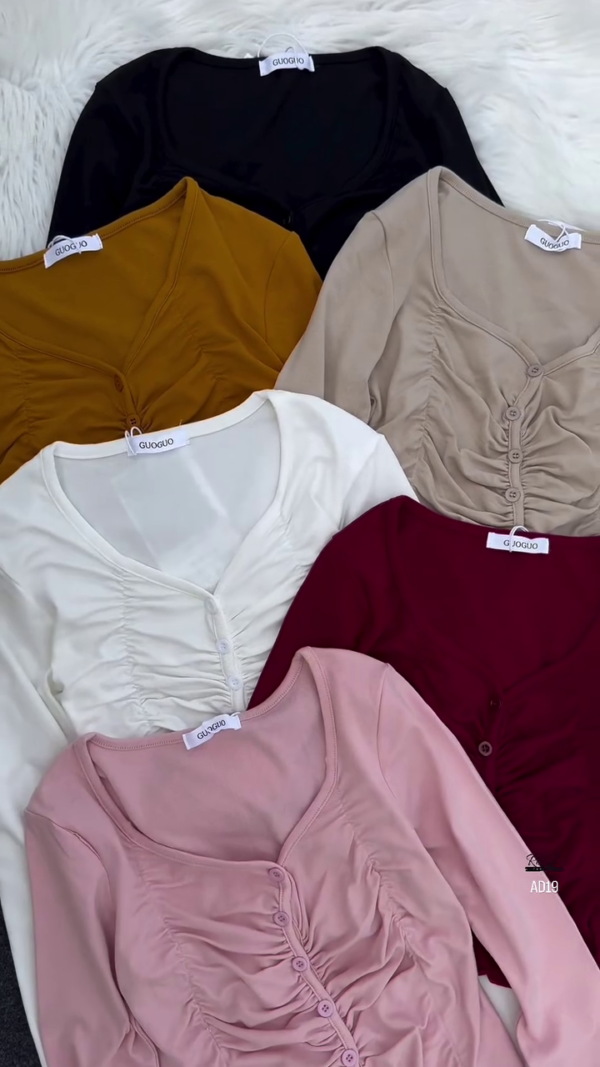 Women’s Ruched Button-Front Long Sleeve Crop Top