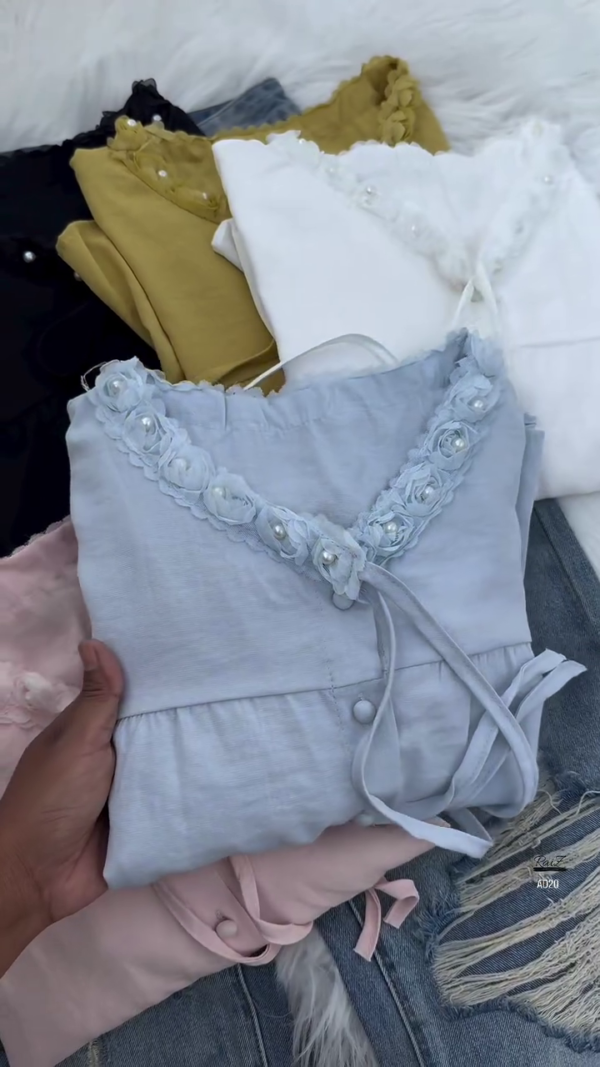 Women’s Floral Appliqué Pearl-Trim Blouse