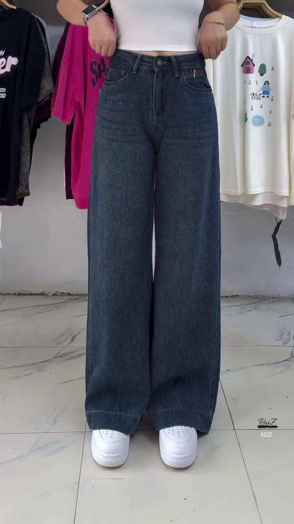 594-2.png Women’s Ultra-Wide Leg High-Waisted Jeans – Classic Indigo
