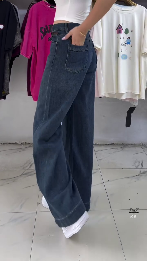 594-3.png Women’s Ultra-Wide Leg High-Waisted Jeans – Classic Indigo