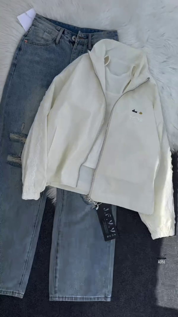 Cream Zip-Up Hoodie & Light Wash Jeans Set