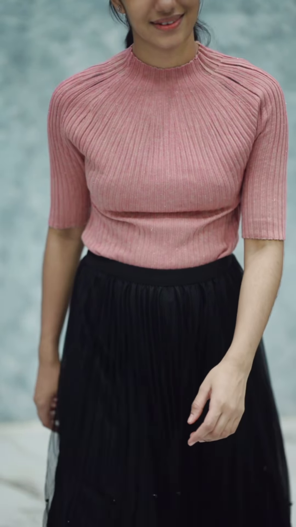 1164-1.png Women’s Pink Ribbed Half-Sleeve Top with Black Pleated Mini Skirt – Chic Contrast Casualwear Ensemble