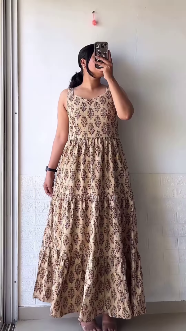 1177-1.png Women’s Leaf-Print Green Maxi Dress with Smocked Bodice and Tiered Skirt – Elegant Casualwear from Summer Portrait Series