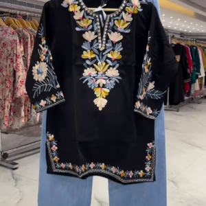 1185-2.png Women’s Black Floral Embroidered Kurti with Light Blue Denim Pants – Everyday Ethnicwear Ensemble with Bright Accents