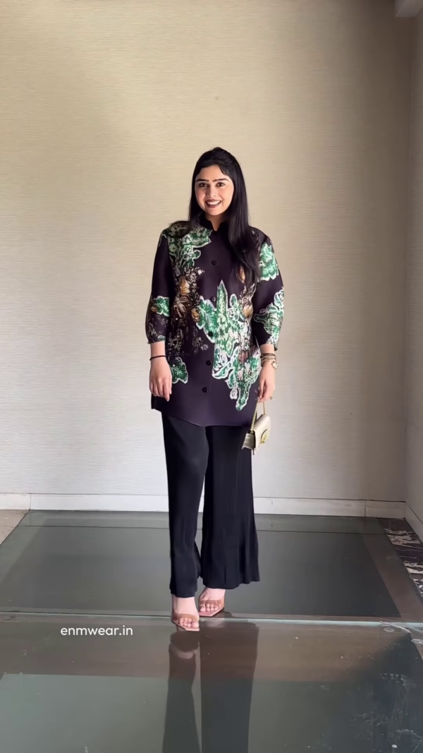 1193-1.png Women’s Green Floral Long Top with Black Wide-Leg Pants & Beige Sling Bag – Indo-Western Streetwear Ensemble for Everyday Styling
