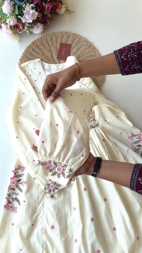 1200-6.png Women’s Light Green Floral Embroidered Long Kurti – Pastel Ethnicwear with White-Pink Motifs & Sleeve Detailing