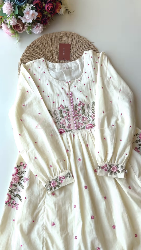 1200-7.png Women’s Light Green Floral Embroidered Long Kurti – Pastel Ethnicwear with White-Pink Motifs & Sleeve Detailing