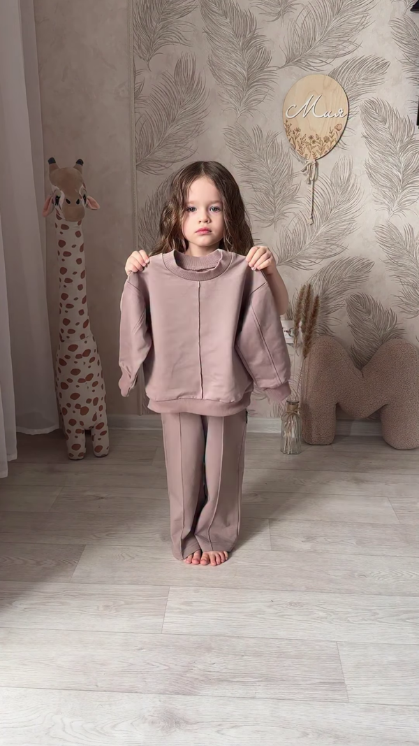 1207-1.png Kids’ Light Brown Co-Ord Set with Long Sleeves & White Sneakers – Neutral-Tone Outfit Styled with Giraffe Plush & Personalized Decor