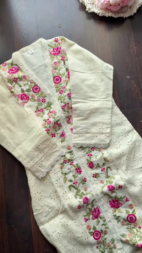 130-2.png Ivory Floral Embroidered Cotton Kurta