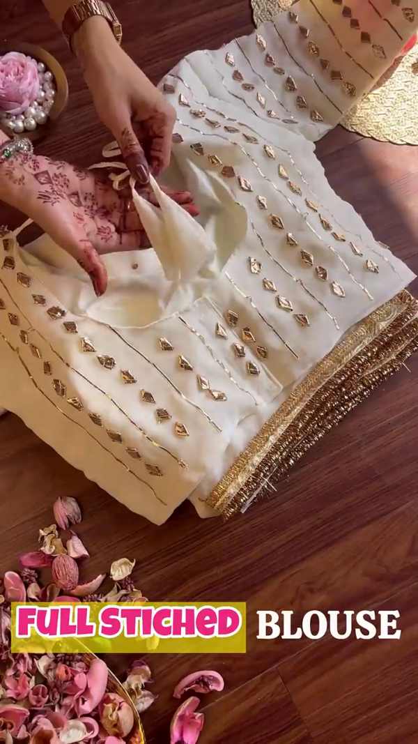 2700-1.png Luminous Cream Saree with Ornate Geometric Artistry