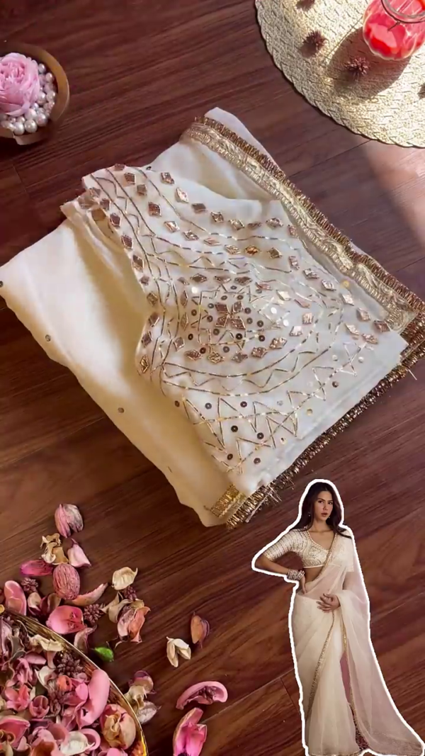 2700-4.png Luminous Cream Saree with Ornate Geometric Artistry