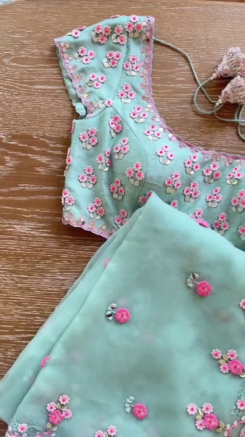 298-3.png Green Blouse & Rose Pink Embroidered Dupatta Set