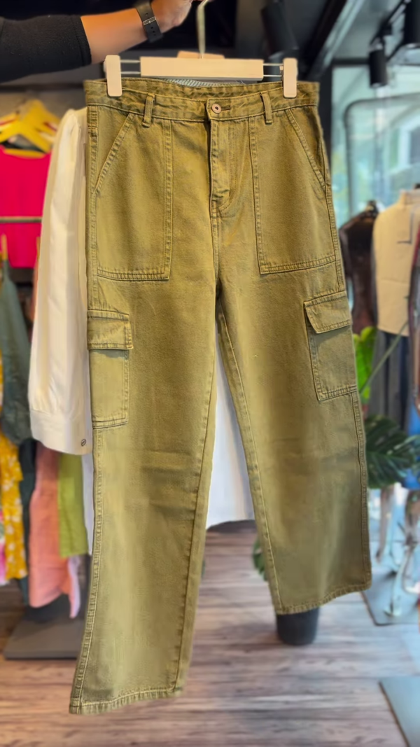 Olive Garden: Embroidered Kurta & Cropped Pants Set