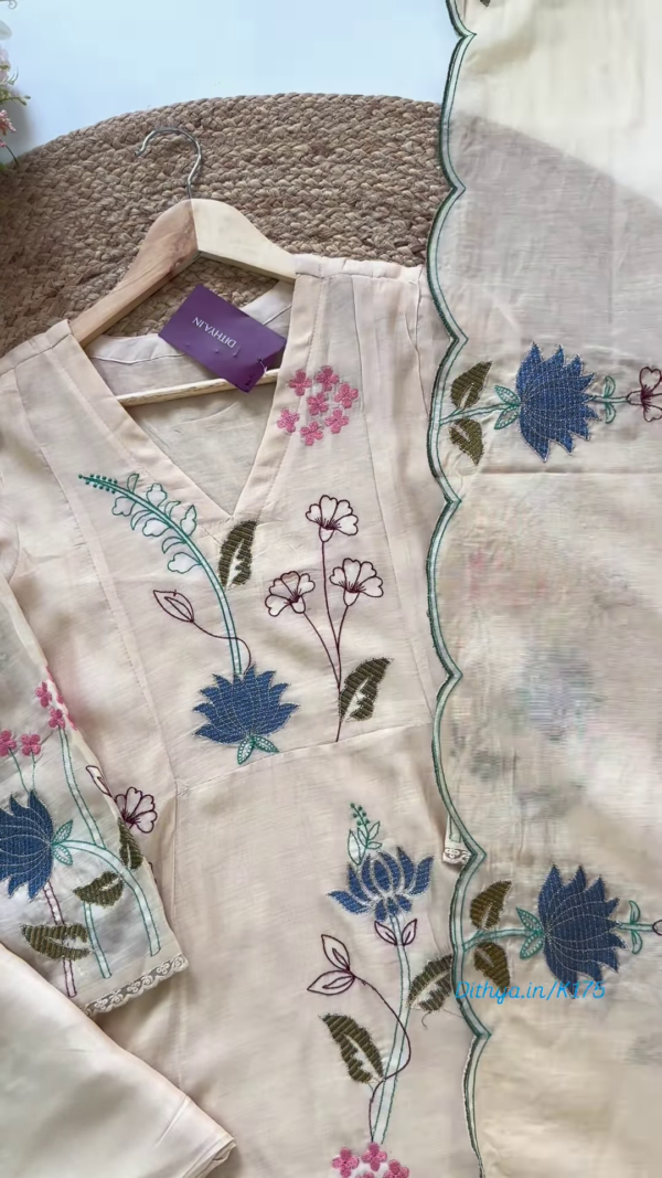 44-1.png Elegant Off-White Floral Embroidered Suit Set