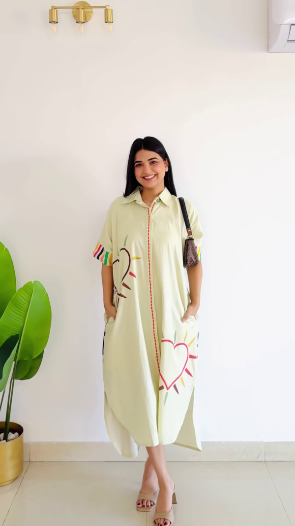 Resort Vibe: Striped Tropical Puff-Sleeve Midi Dress